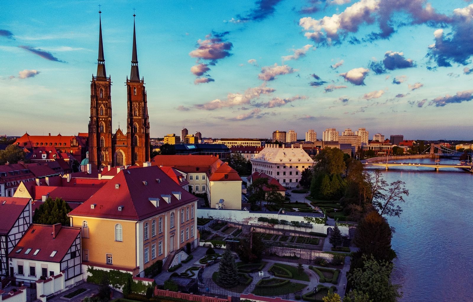 Nowy portal informacyjno-formacyjny - 2 Wieże